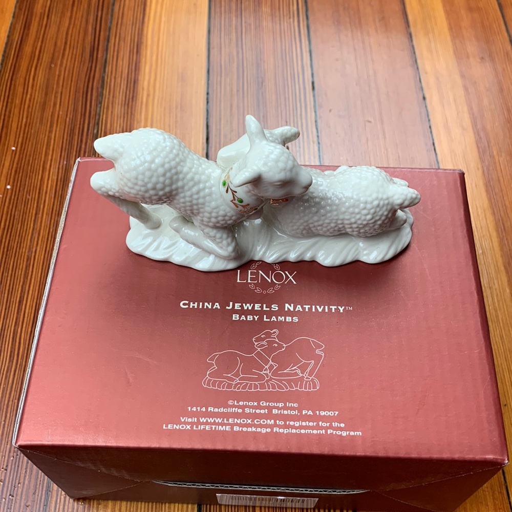 Lenox China Jewels Nativity Lambs - White and Gold
